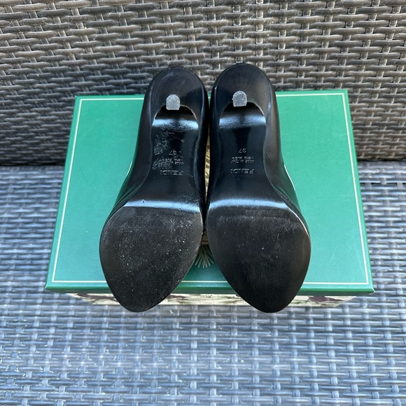 NEVER WORN Fendi Black and White Peep-Toe Heels - Picture 3 of 5